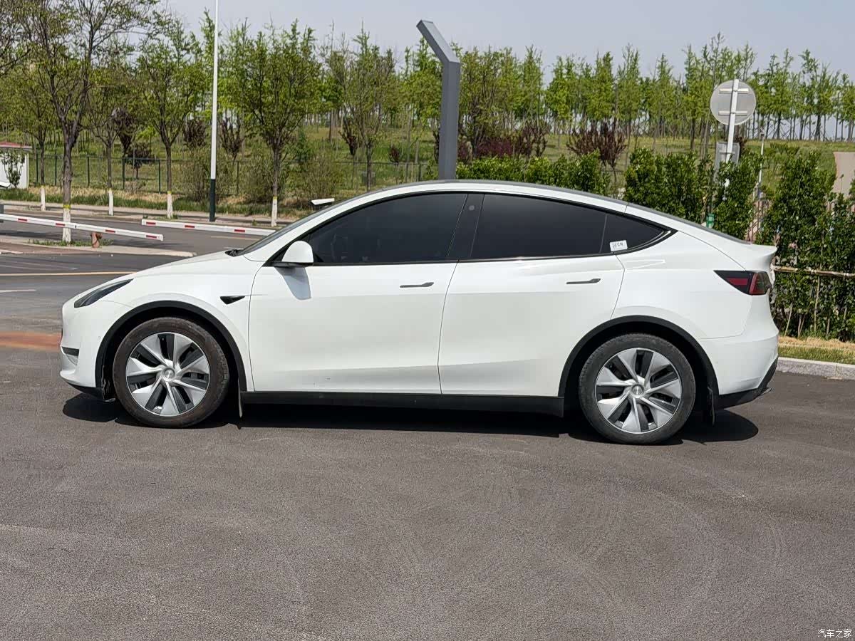 Tesla Model Y, 2022 4