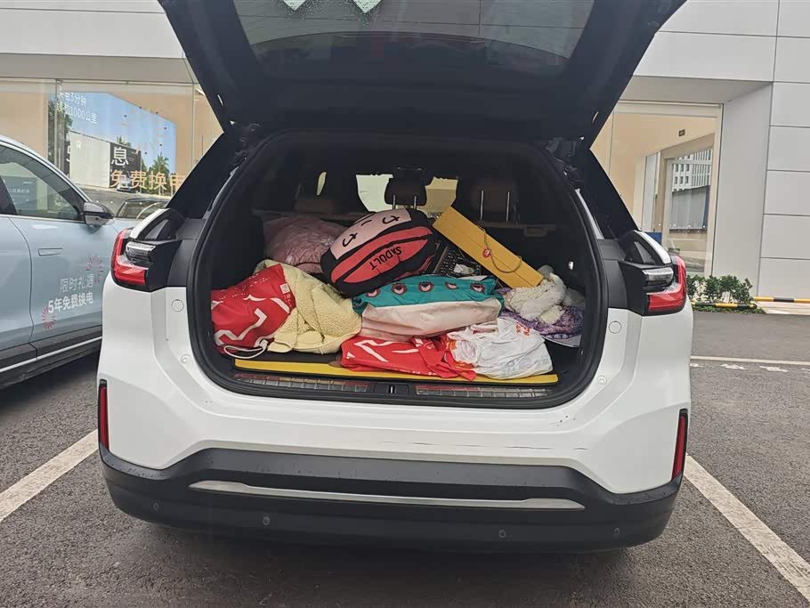 NIO ES6