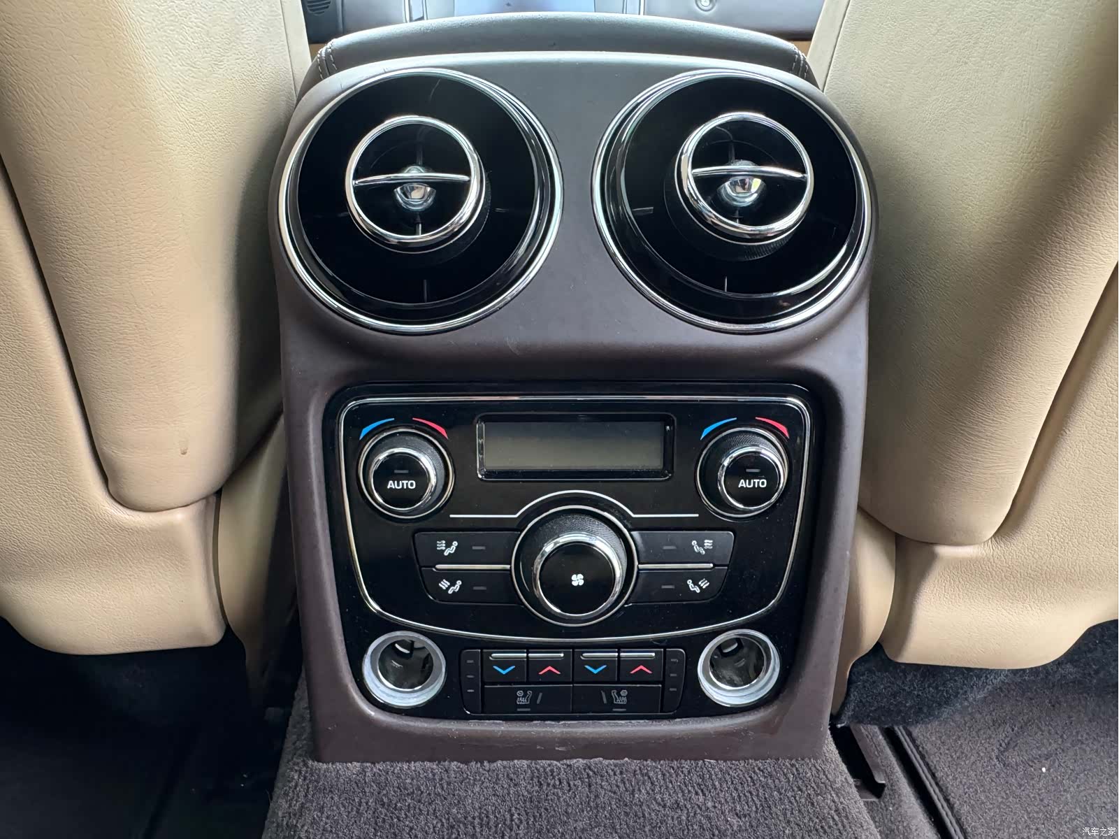 Jaguar XJ, 2012 30