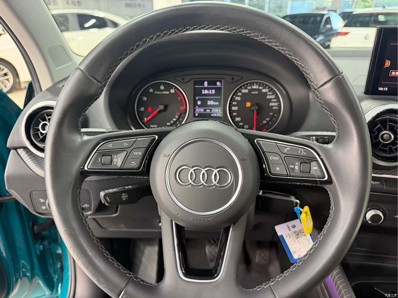 Audi Q2L, 2023 11