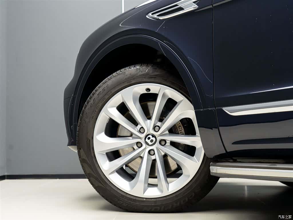Bentley Bentayga, 2024 6