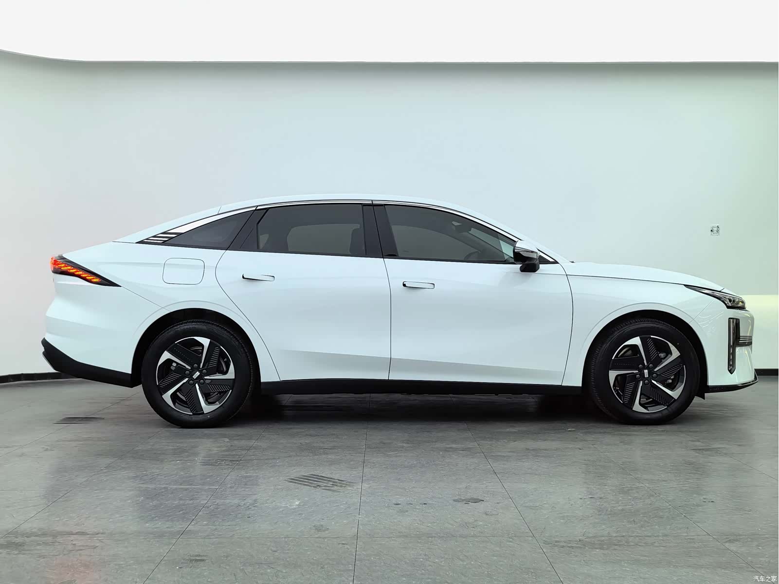 Geely Galaxy L6, 2024 10
