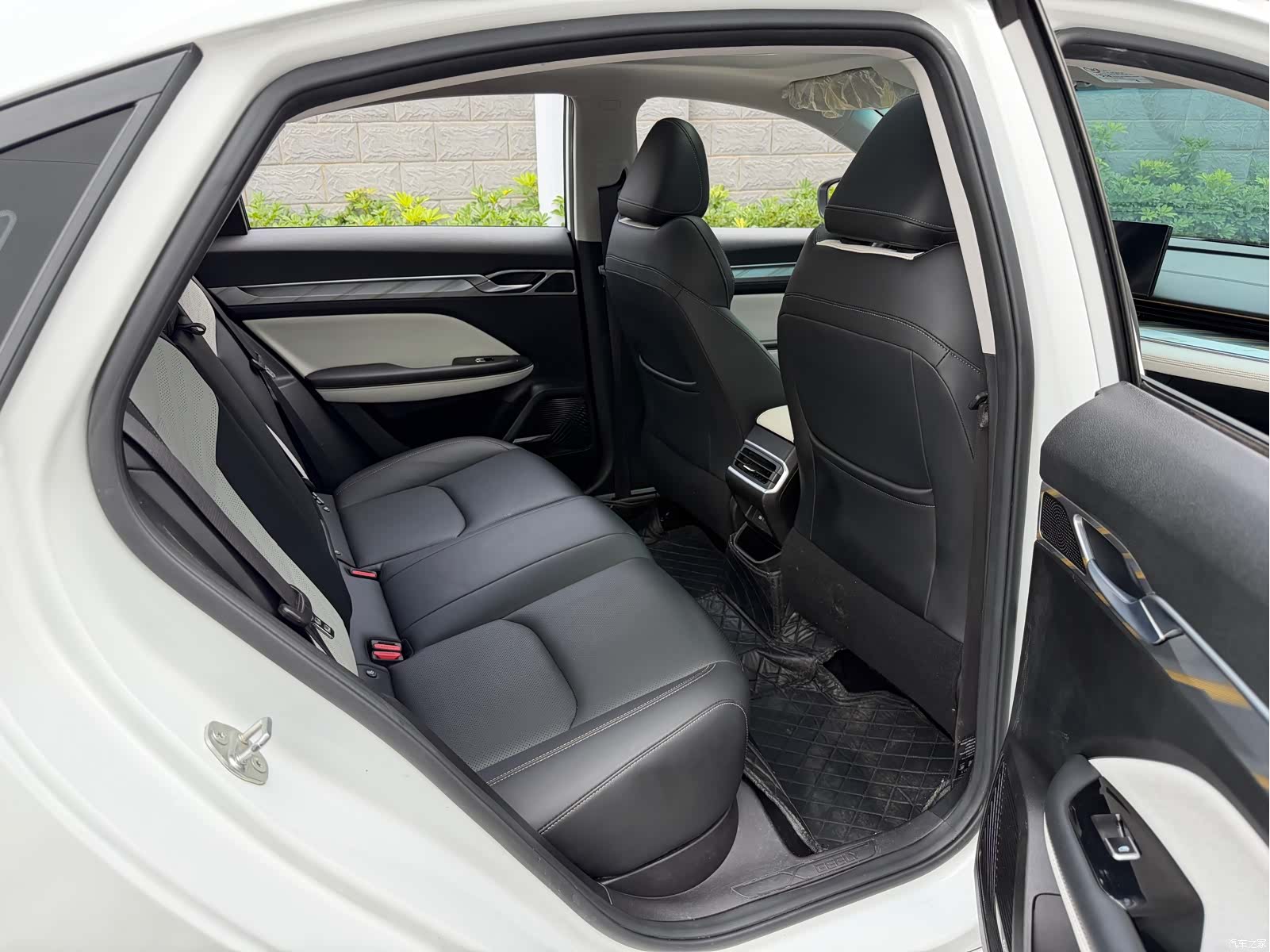 Geely Emgrand, 2022 18