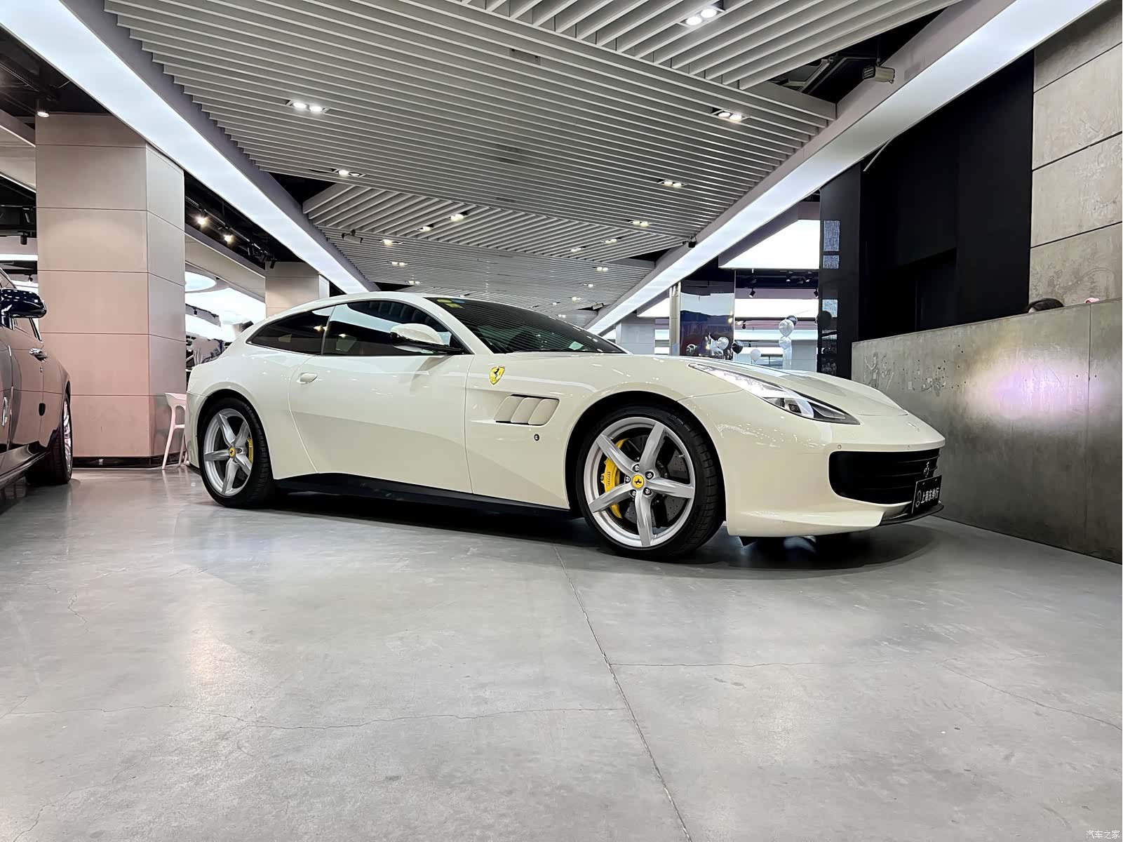 Ferrari GTC4Lus, 2018 3