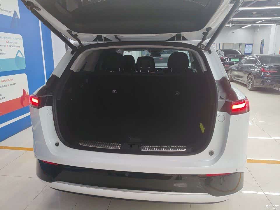 Xpeng G9, 2023 все фото