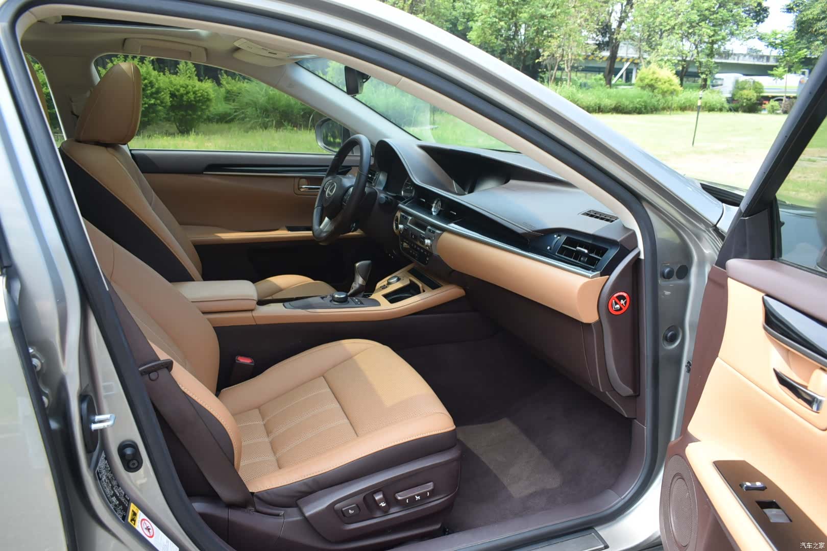 Lexus ES, 2017 13