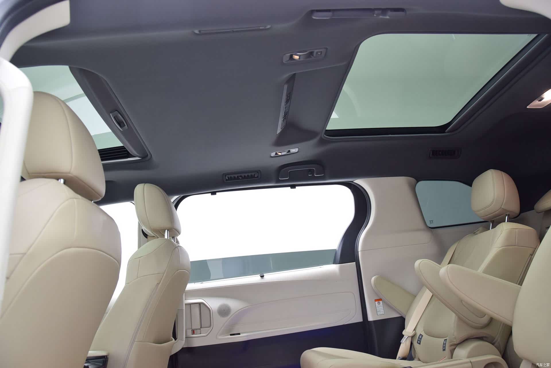 Toyota Granvia, 2023 9