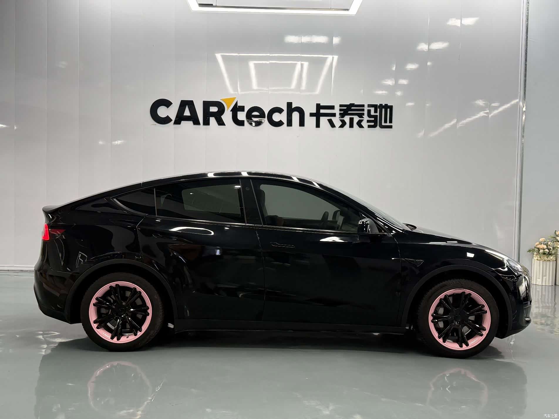 Tesla Model Y, 2023 4
