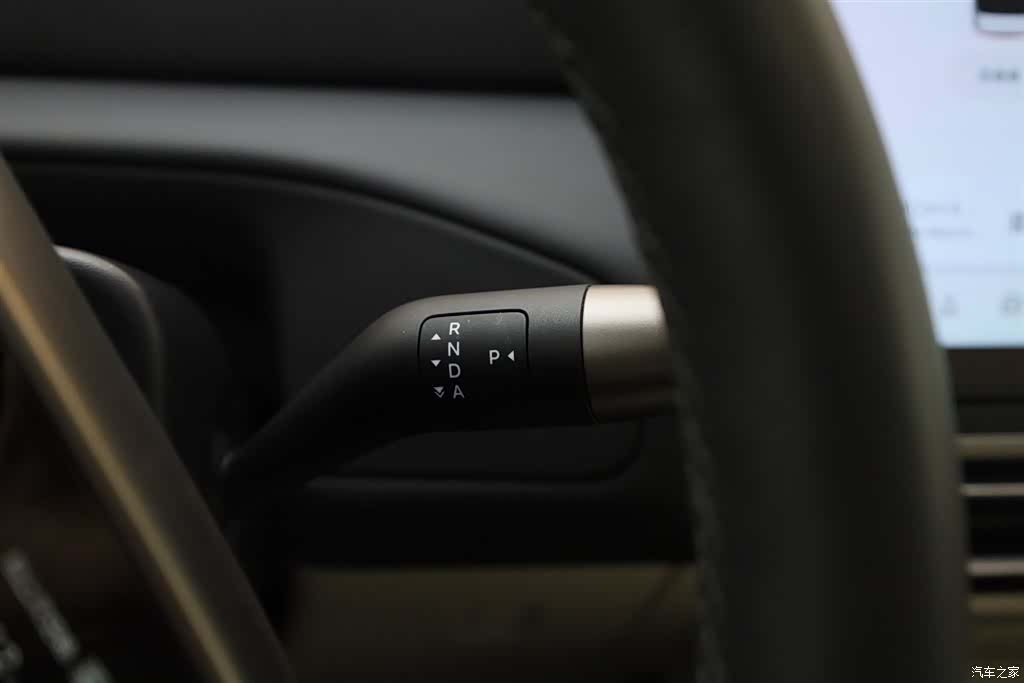 Li Auto MEGA, 2025 28
