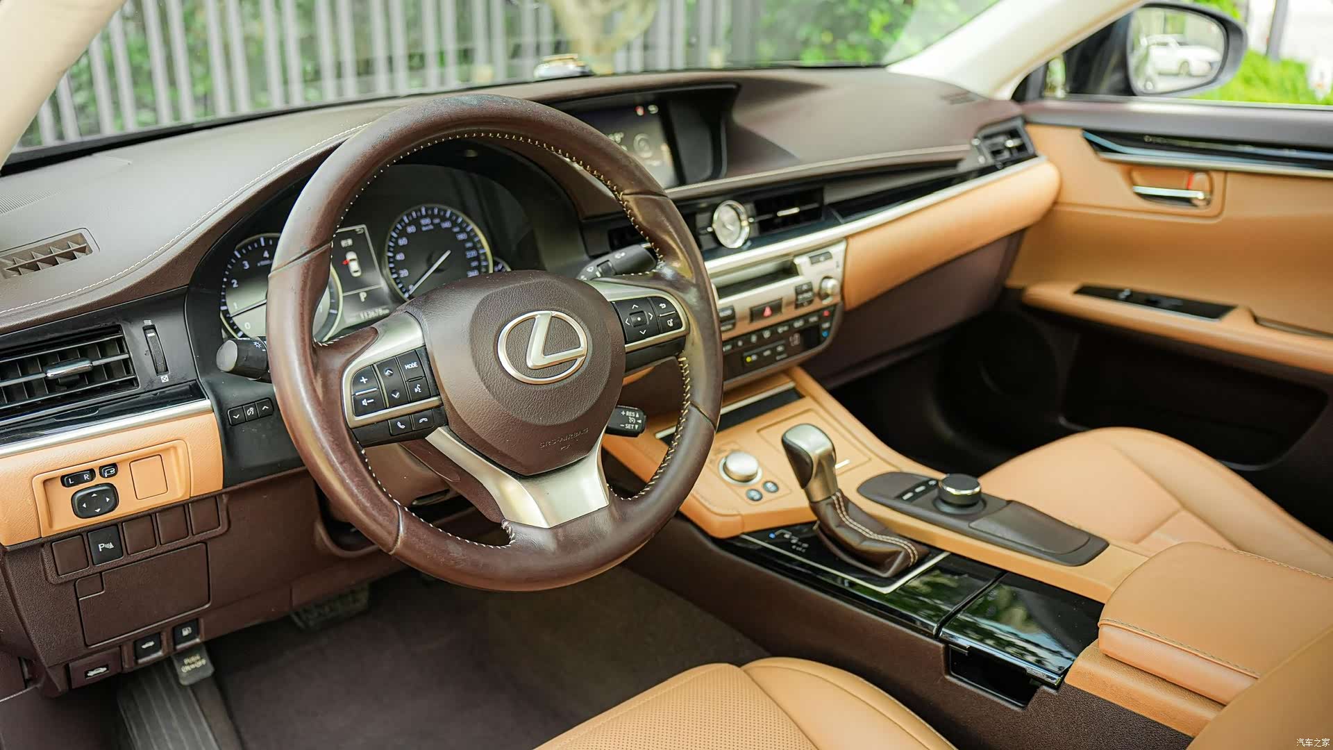 Lexus ES, 2018 9