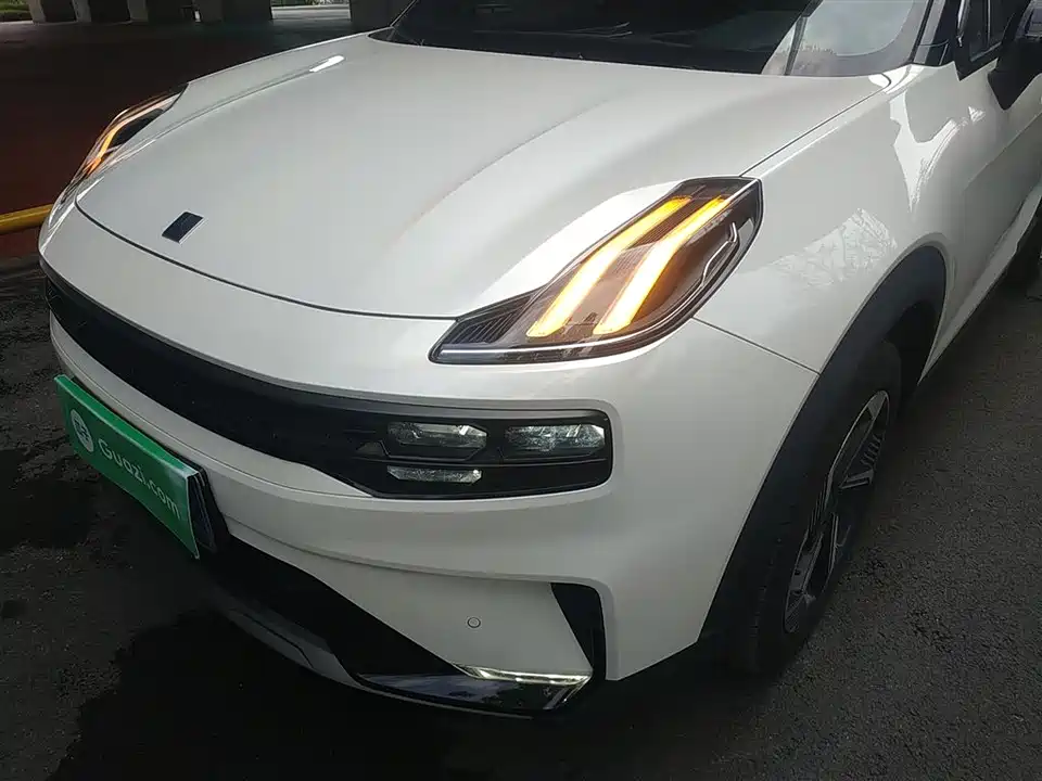 Lynk & Co 06