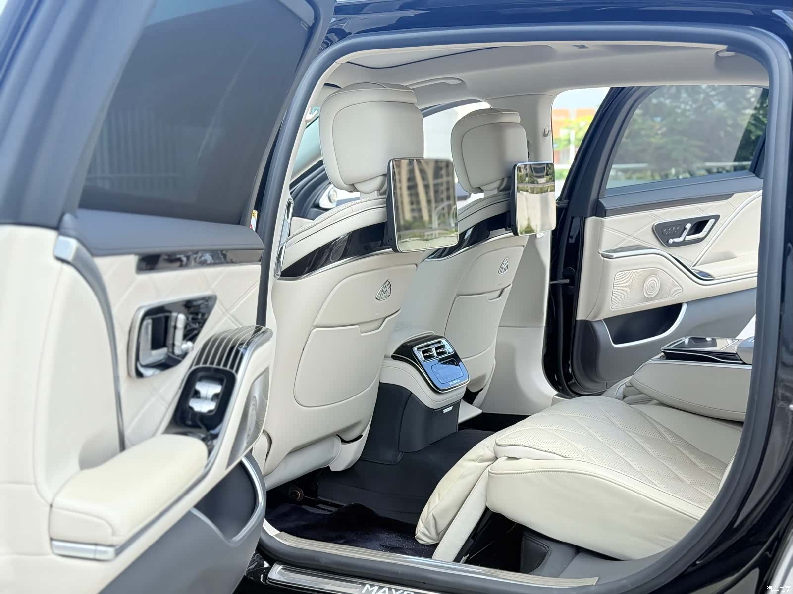 Maybach S-Class, 2022 все фото