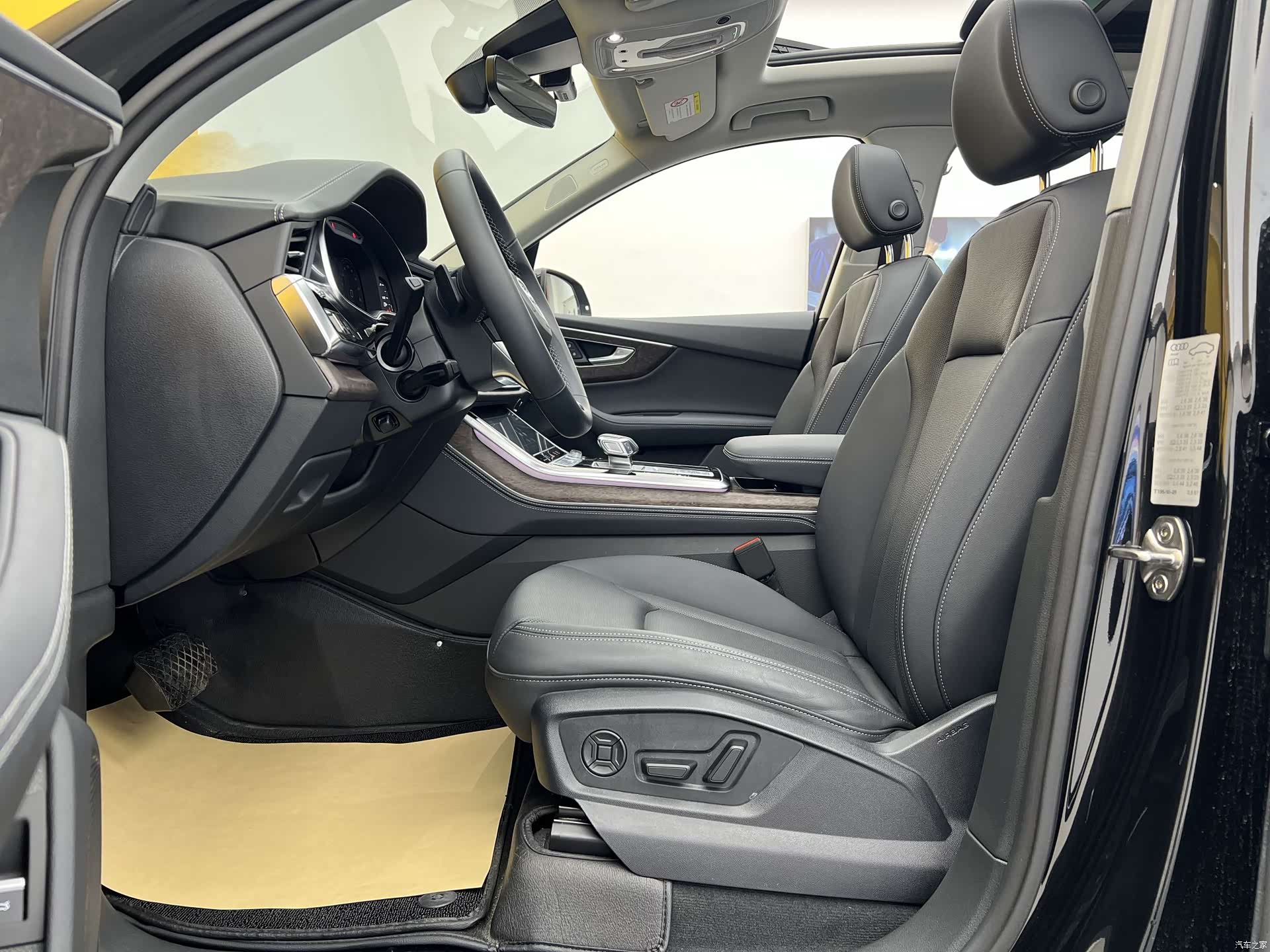 Audi Q7, 2025 3