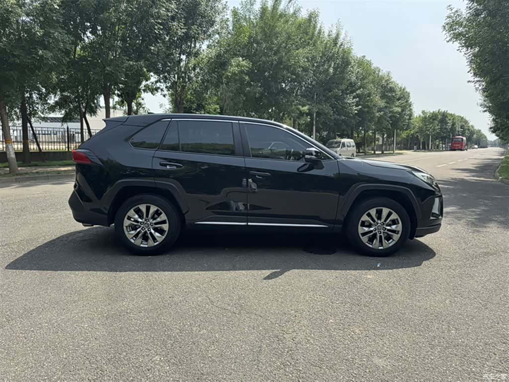 Toyota Wildlander, 2023 10