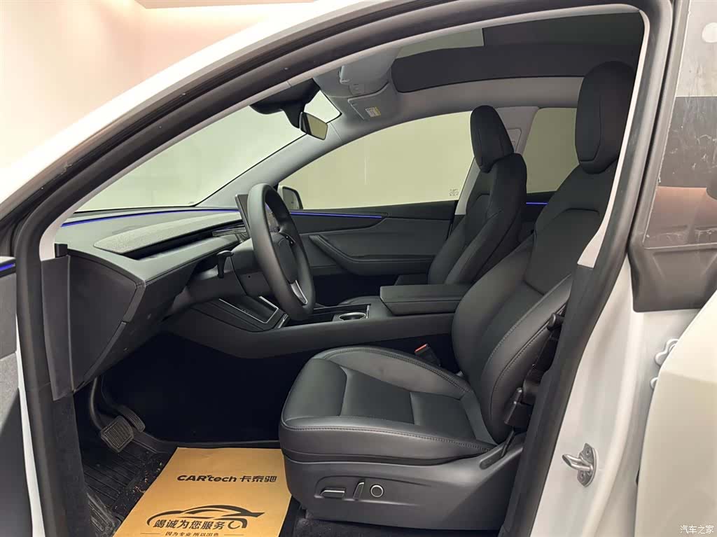 Tesla Model Y, 2025 8