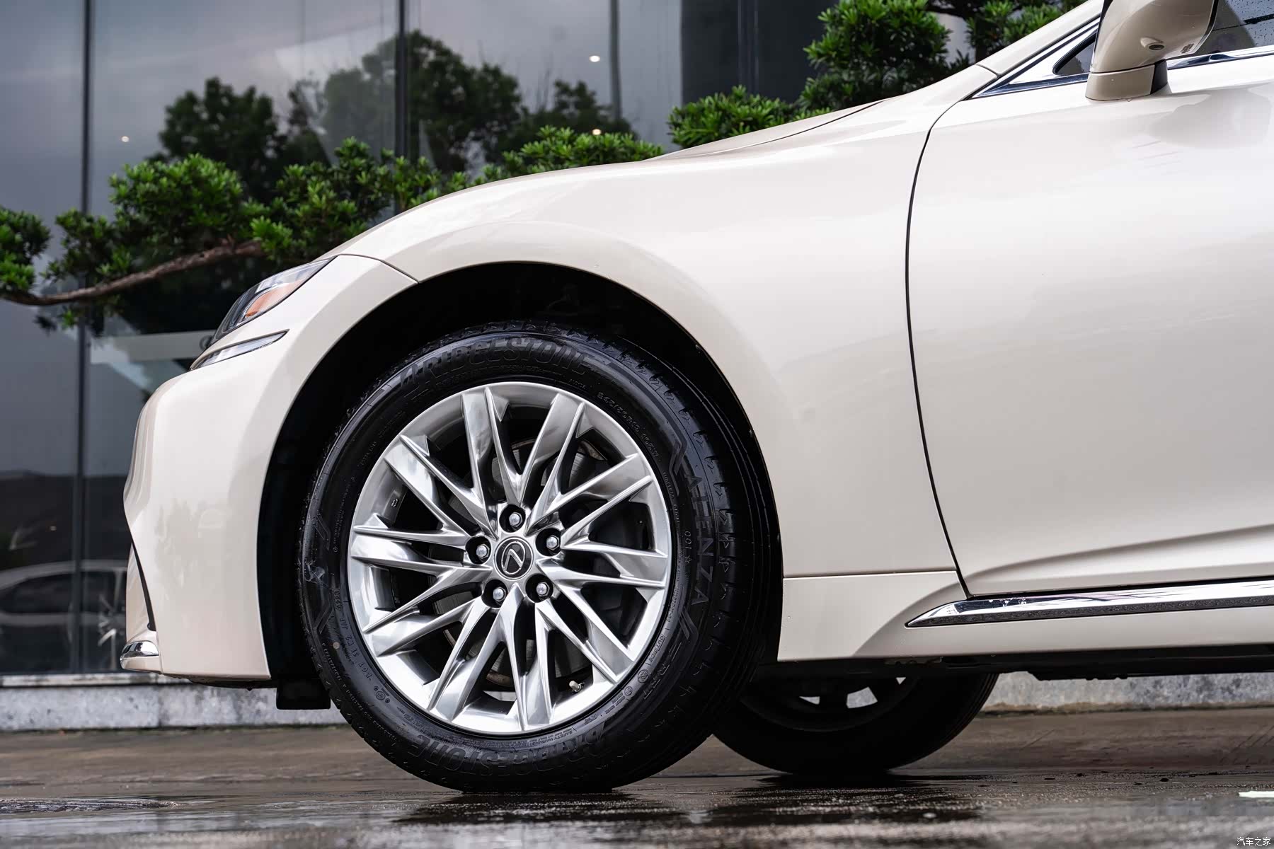 Lexus LS, 2018 8