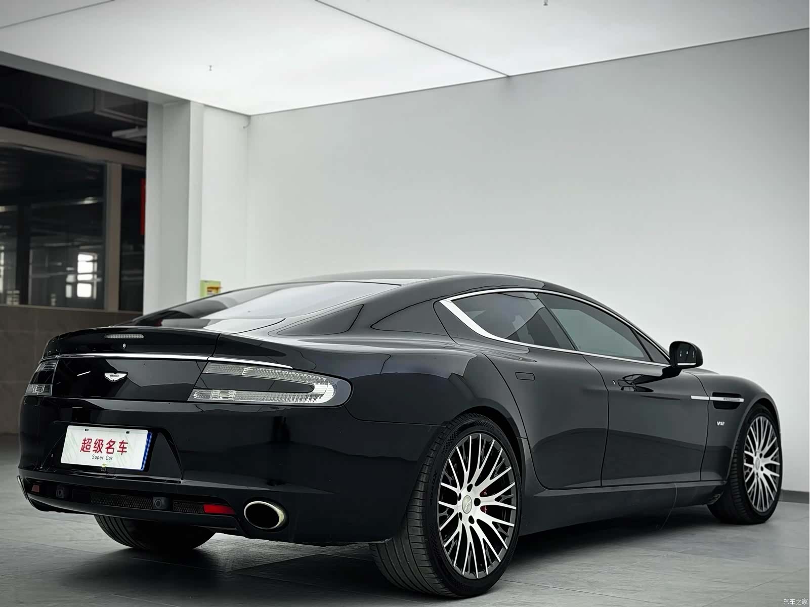 Aston Martin Rapide, 2011 15
