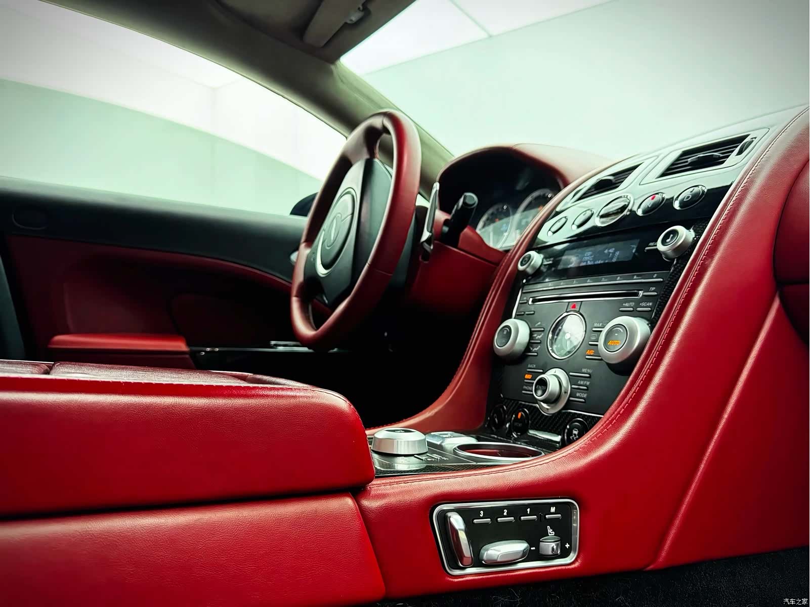 Aston Martin Rapide, 2011 9