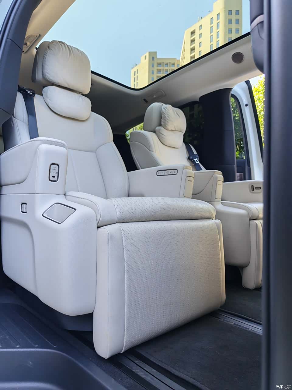 Li Auto MEGA, 2025 14