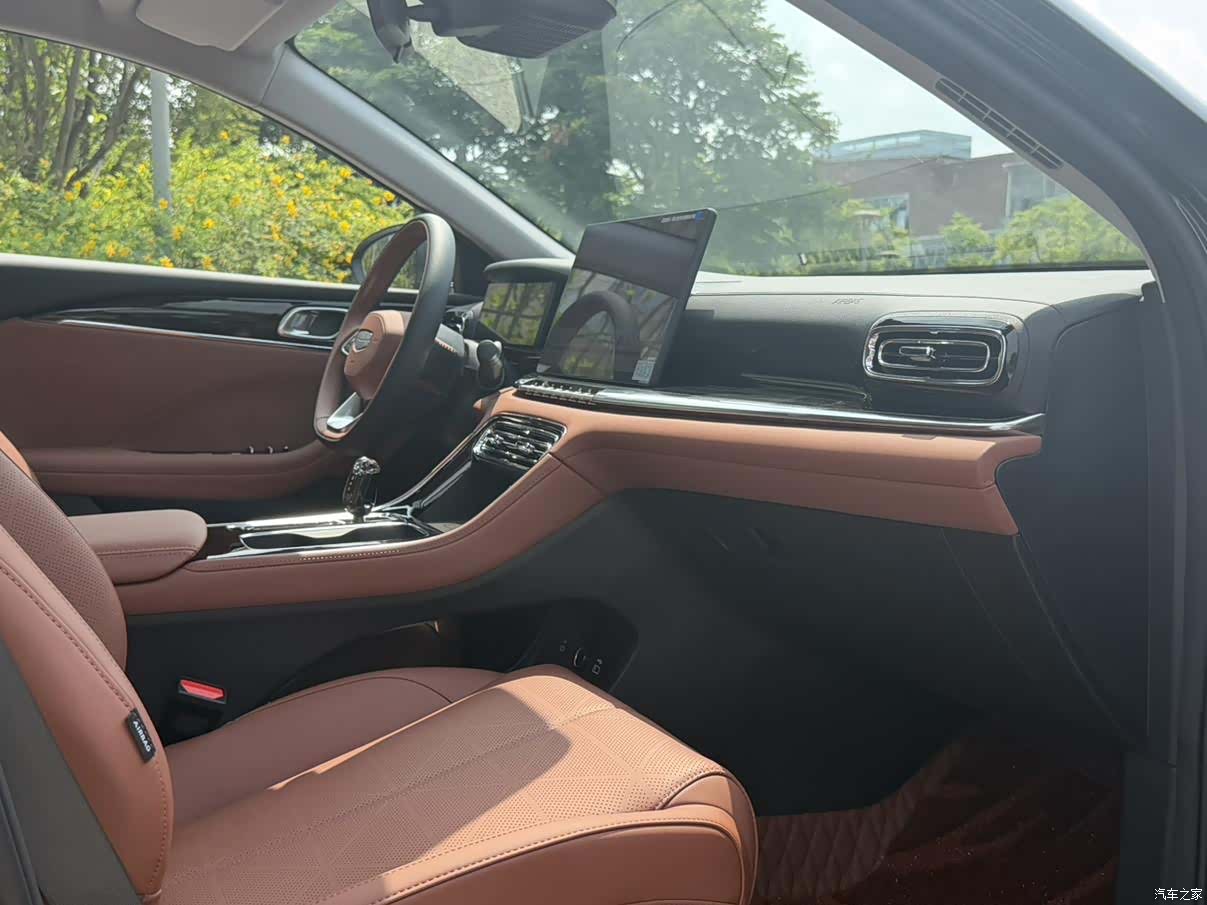 Geely Emgrand, 2025 17