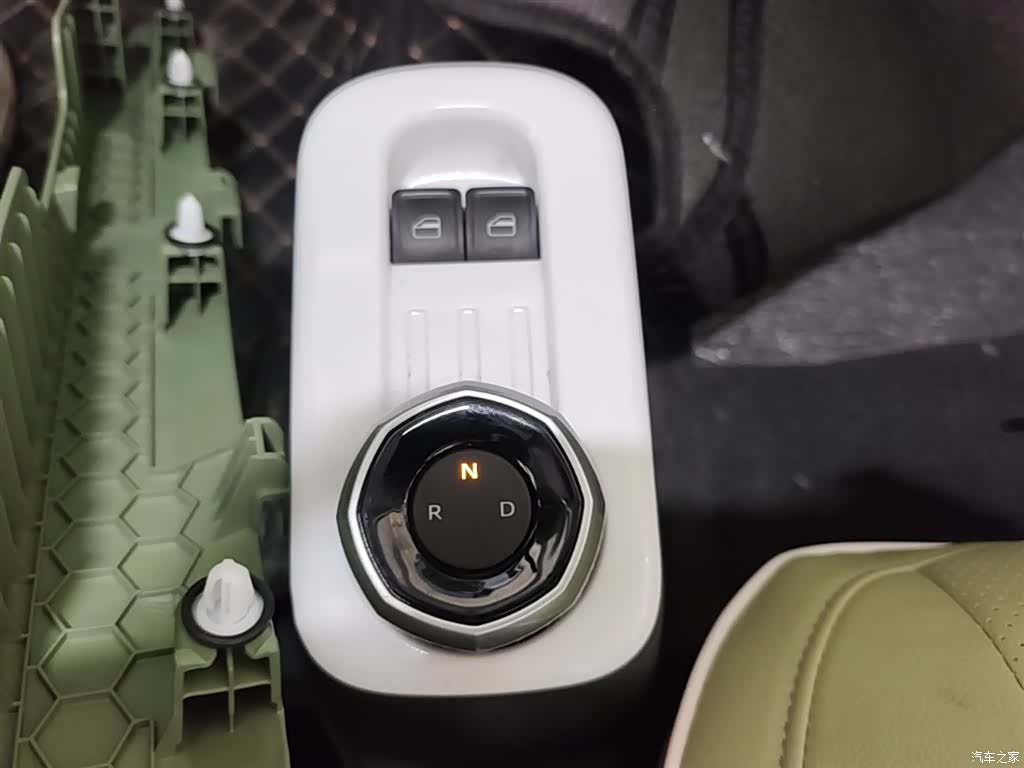 Geely Panda, 2025 14