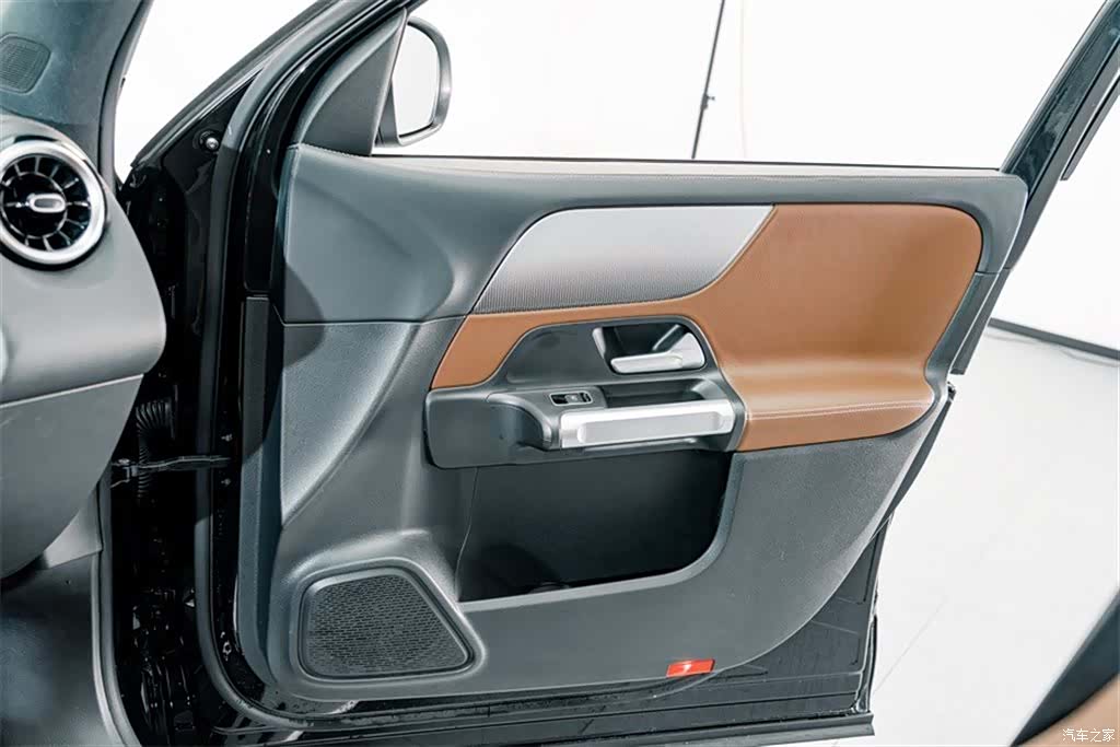 Mercedes-Benz GLB, 2023 13