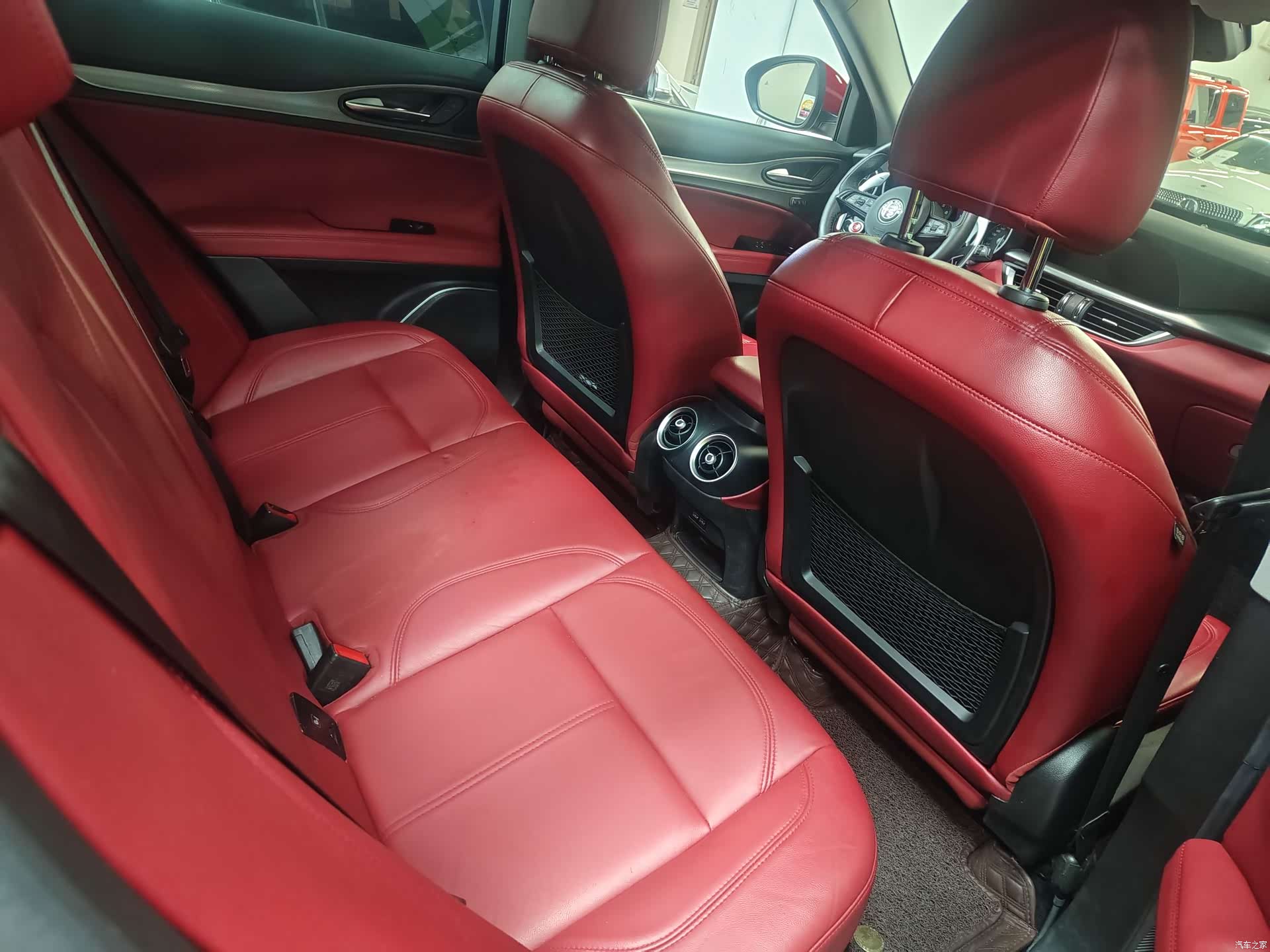 Alfa Romeo Stelvio, 2019 8