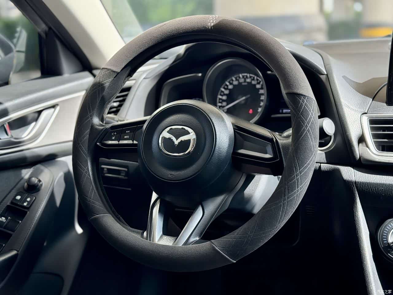 Mazda Mazda3, 2017 9