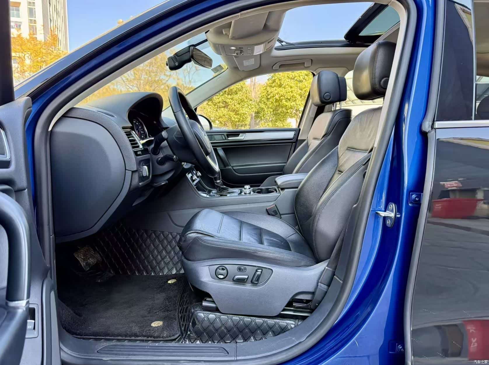 Volkswagen Touareg, 2017 все фото