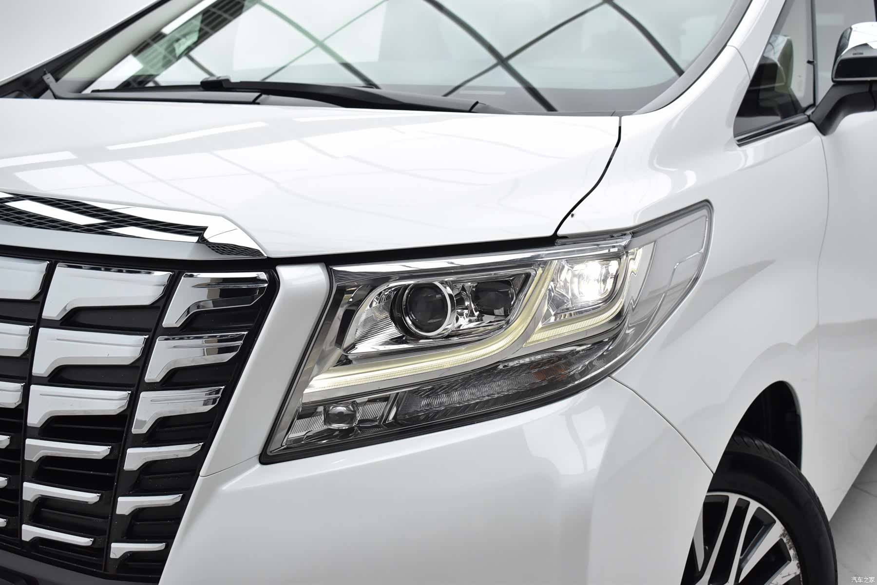 Toyota Alphard, 2017 4