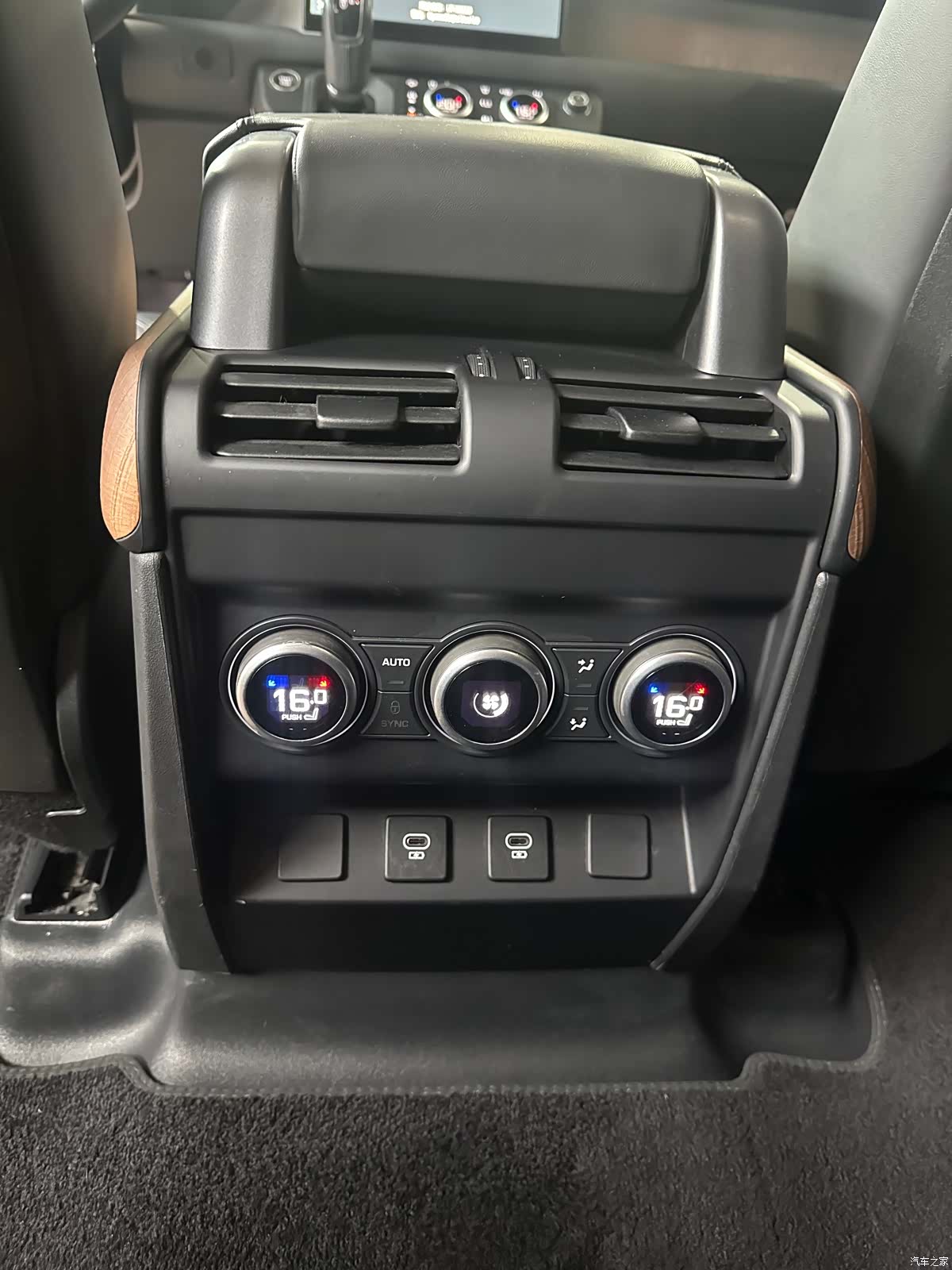 Land Rover Defender, 2022 13