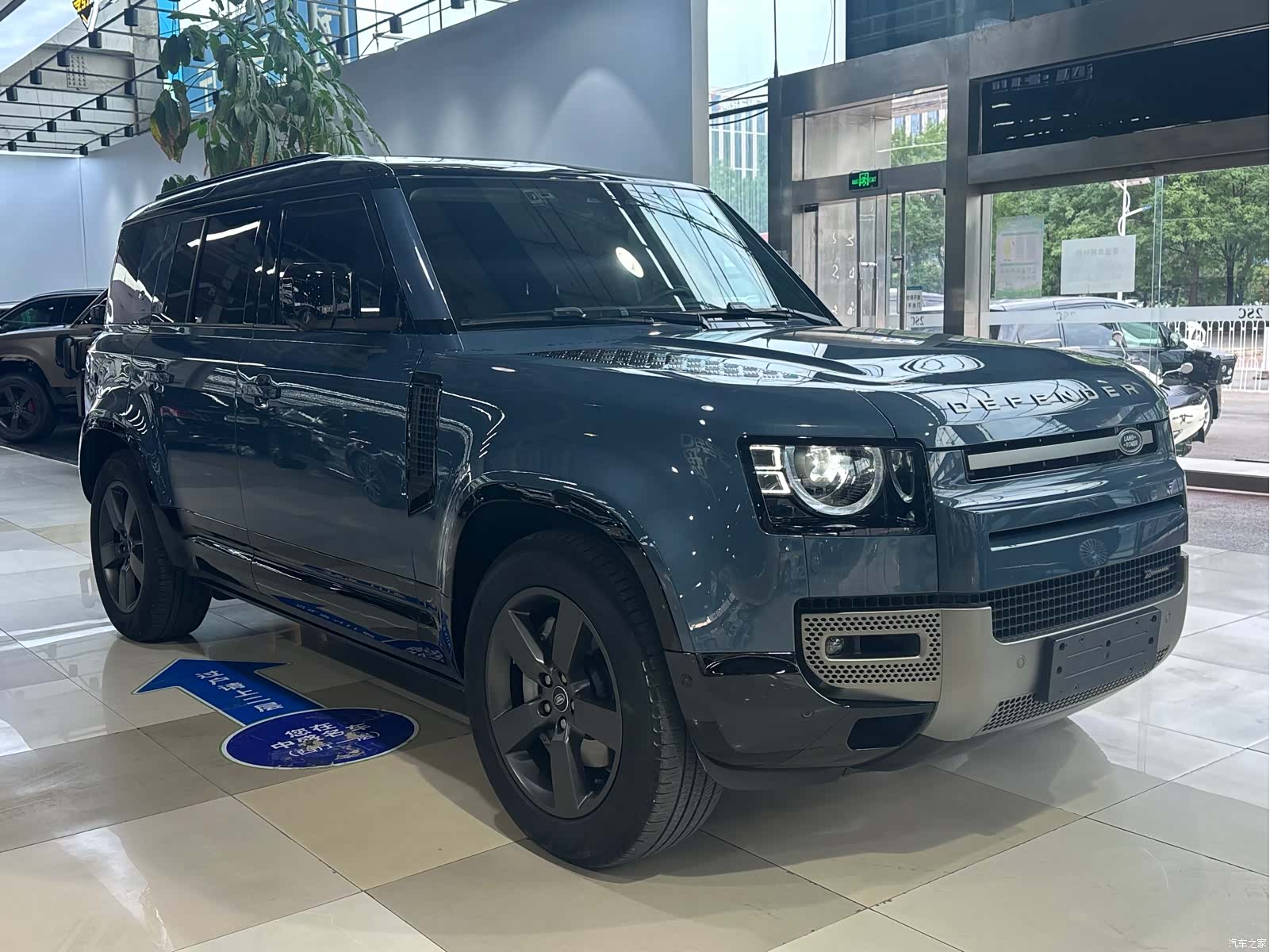 Land Rover Defender, 2022 3