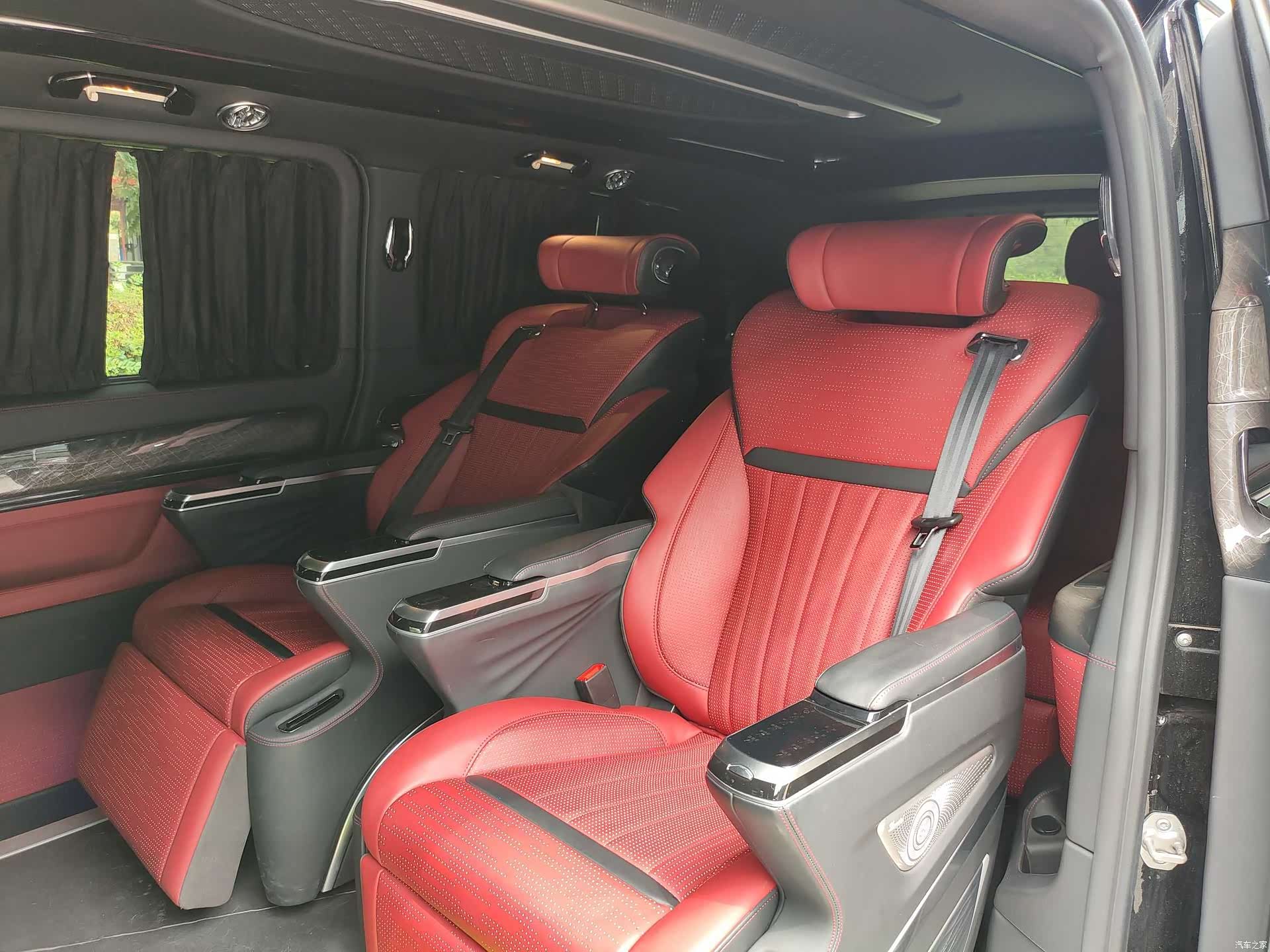 Mercedes-Benz 7, 2025 18