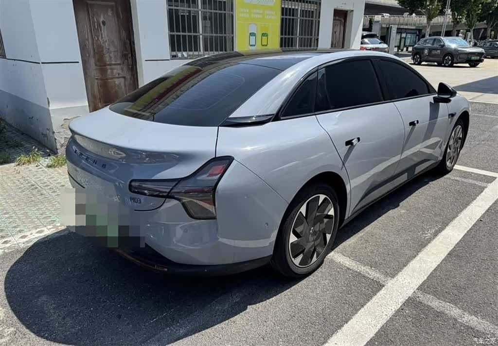 Xpeng Mona M03, 2025 4