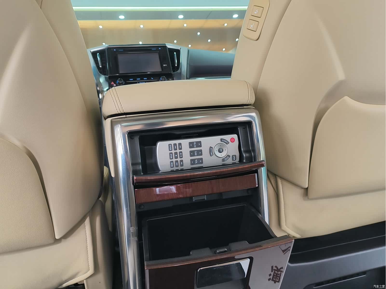 Toyota Alphard, 2018 14