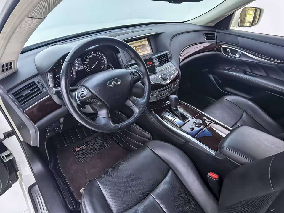 Infiniti Q70 Infiniti Q70