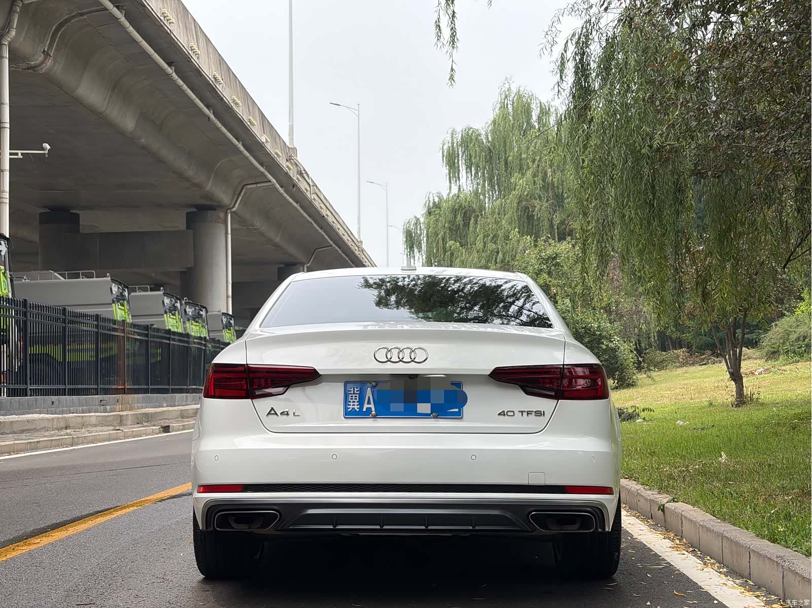 Audi A4L, 2019 все фото