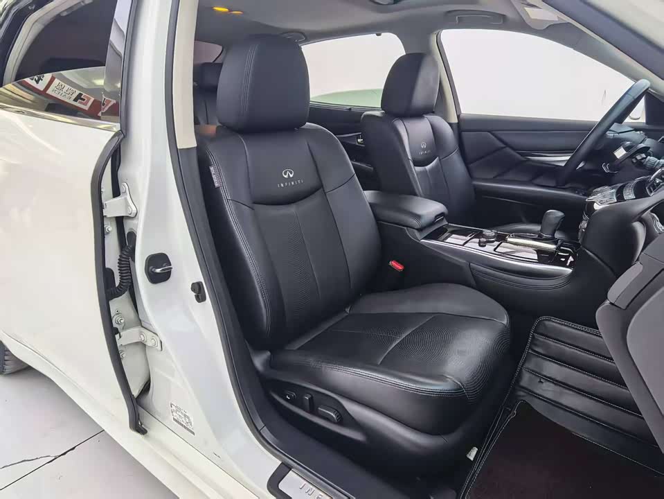 Infiniti Q70 Infiniti Q70