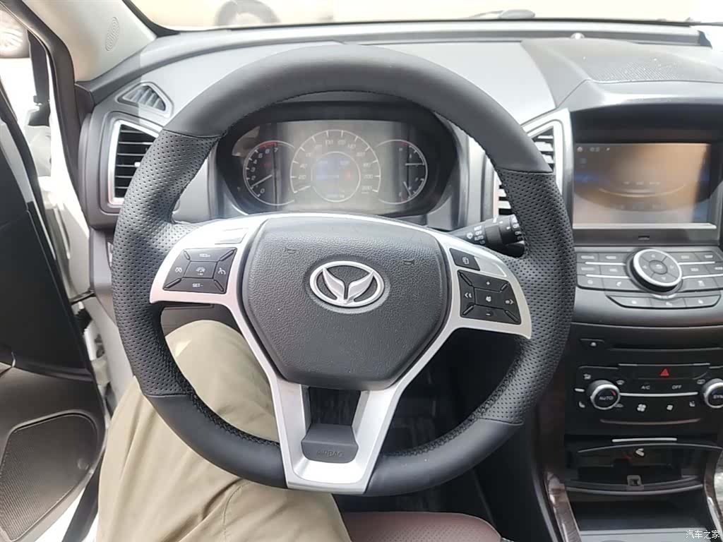 BAIC S6, 2016 11