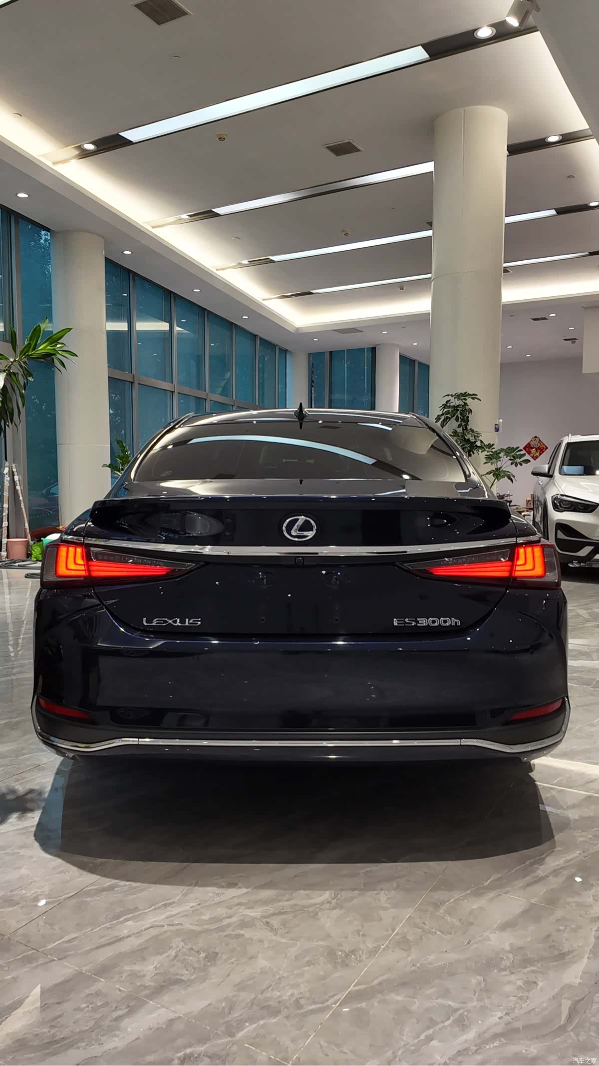 Lexus ES, 2020 4