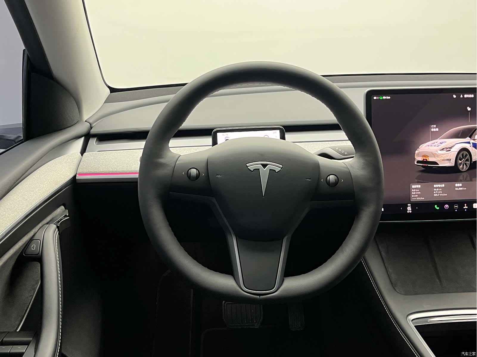 Tesla Model Y, 2023 19