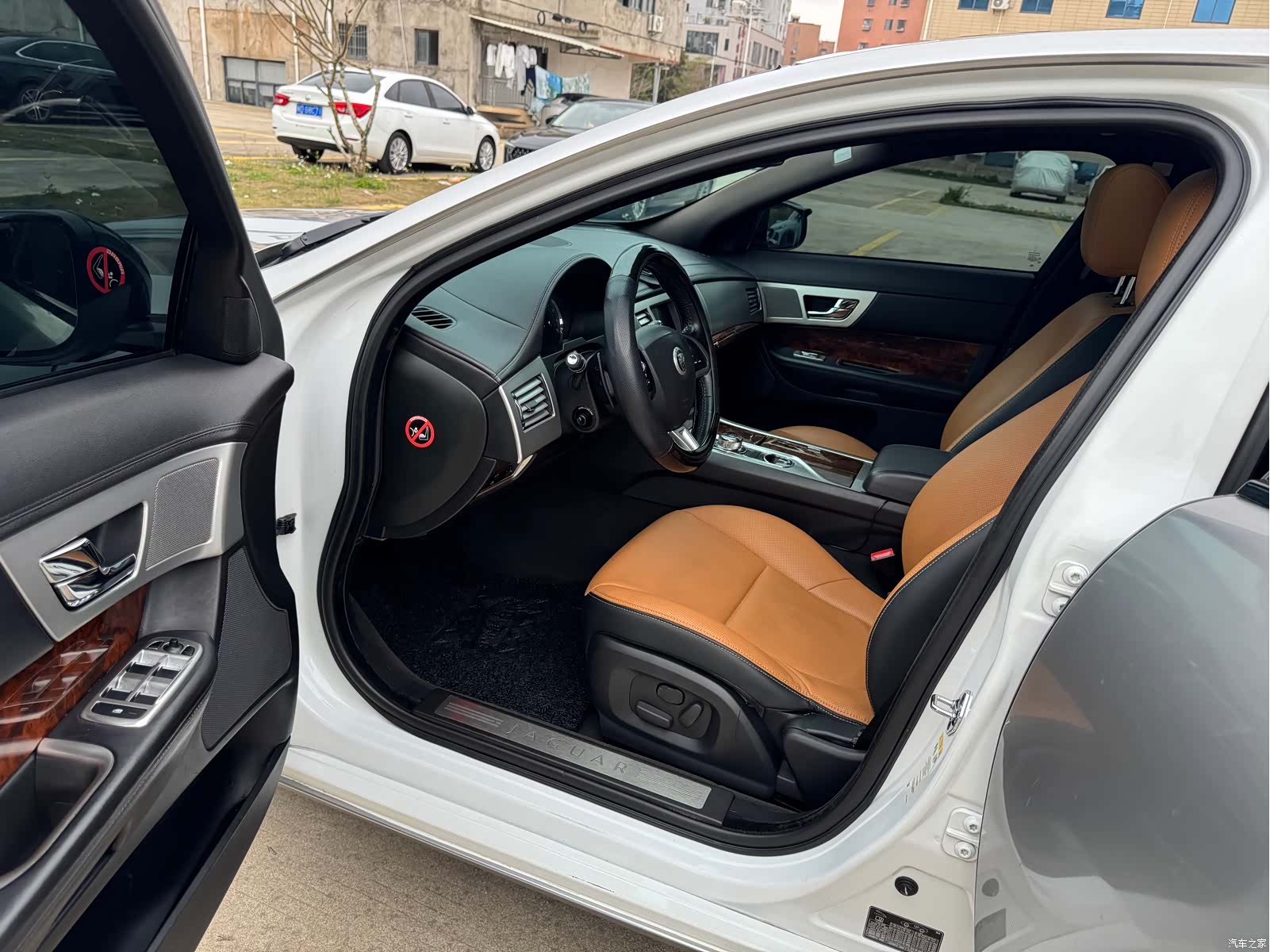 Jaguar XF, 2013 9