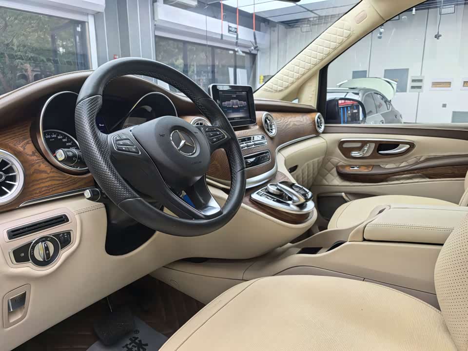 Mercedes-Benz V-class