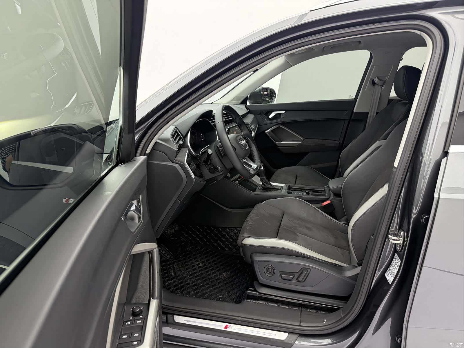 Audi Q3, 2023 16