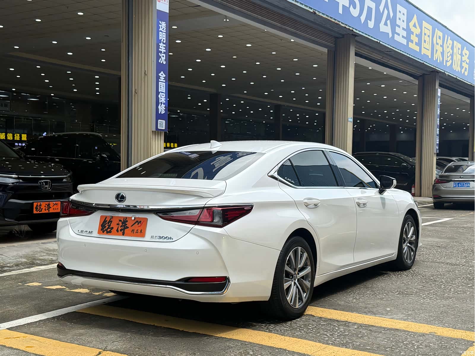 Lexus ES, 2019 все фото