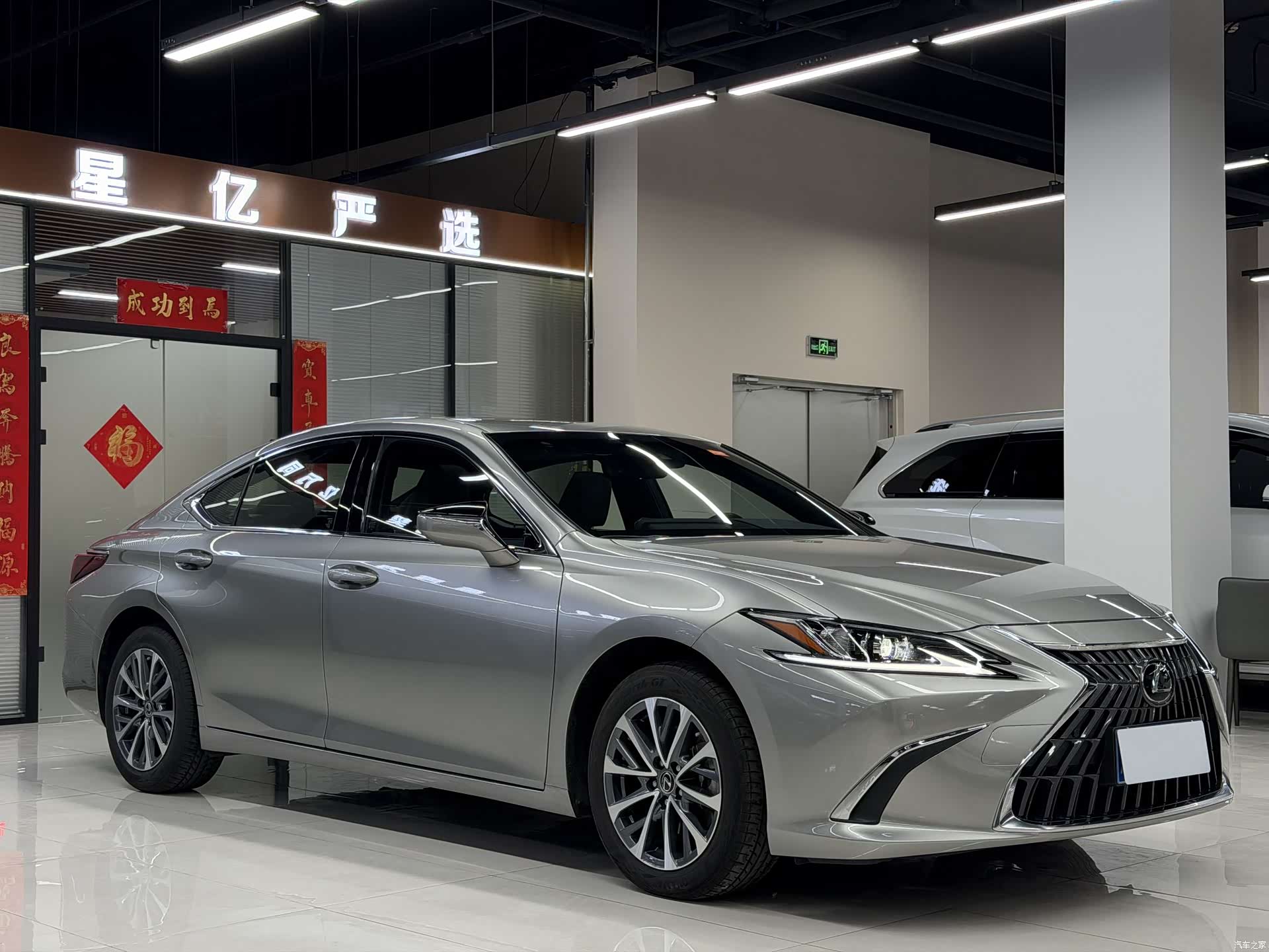 Lexus ES, 2024 3