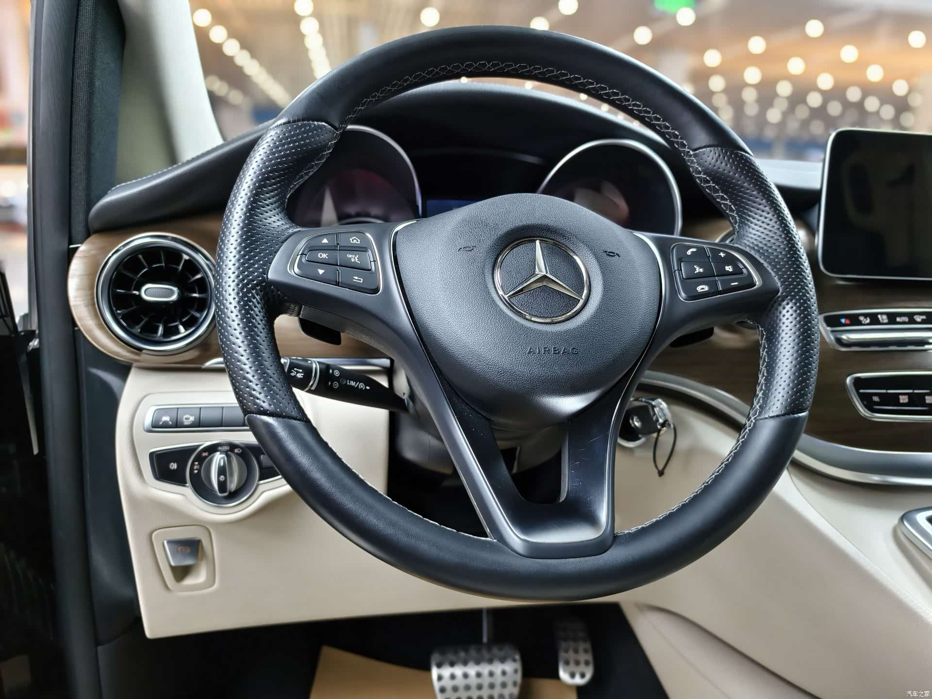 Mercedes-Benz V-Class, 2022 8