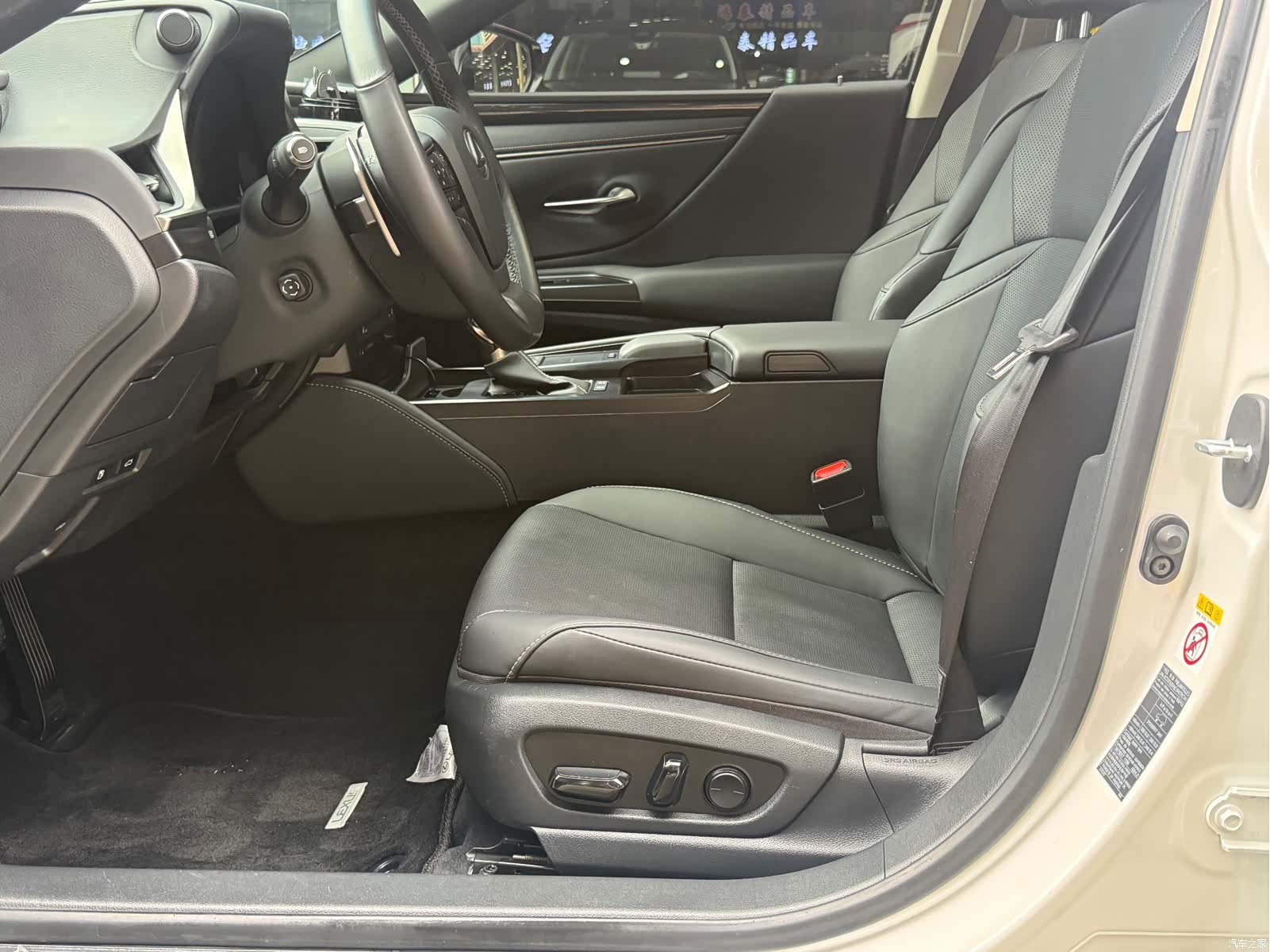 Lexus ES, 2019 11