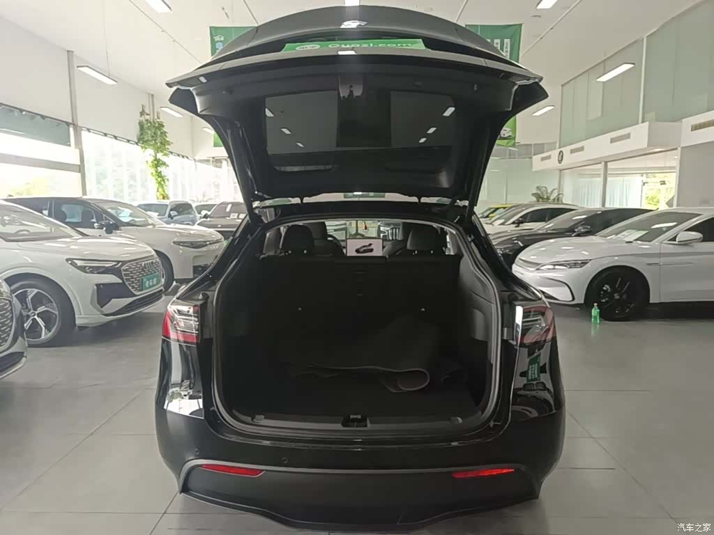 Tesla Model Y, 2023 19
