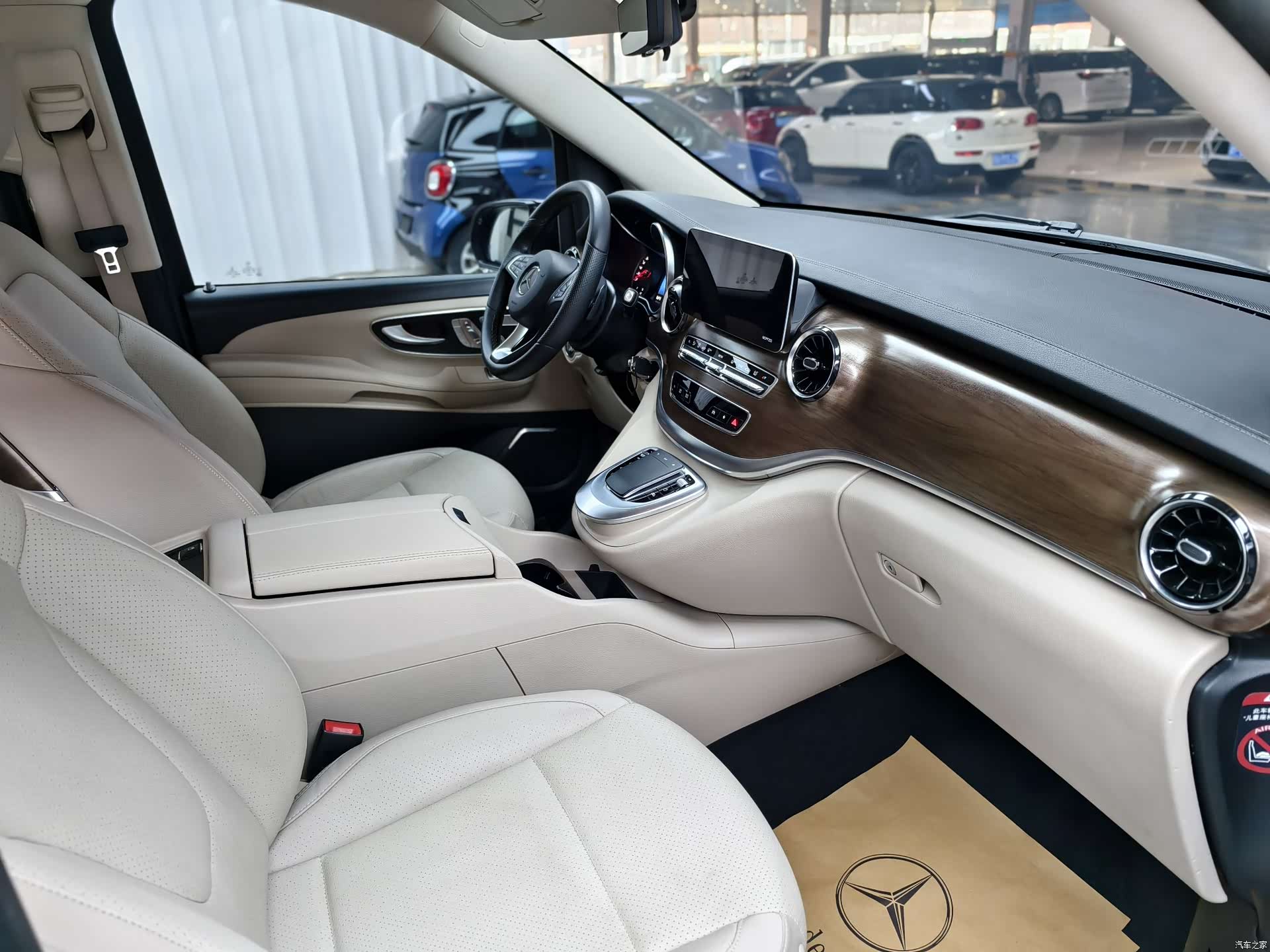 Mercedes-Benz V-Class, 2022 7